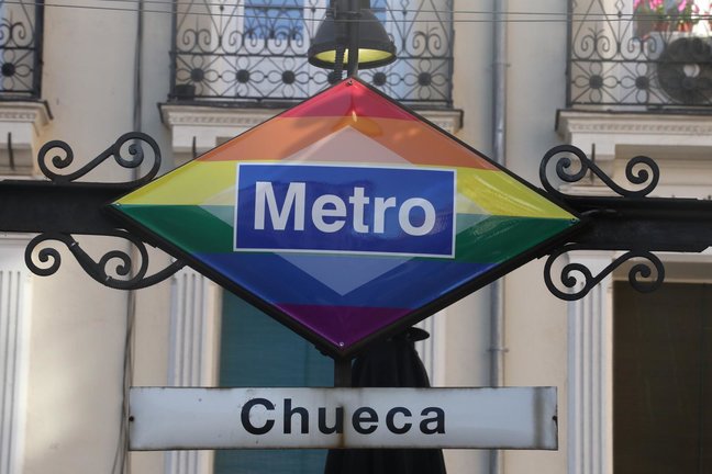 Archivo - Metro de Chueca tras su cambio de imagen con motivo de la celebración del Orgullo LGTBI+ 2020, en la Plaza de Chueca, Madrid (España), a 29 de junio de 2020.