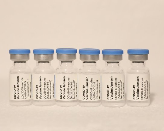 Archivo - Viales de la vacuna de Janssen