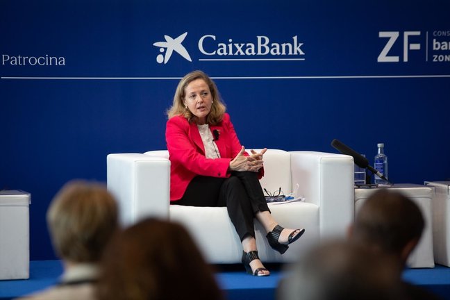 La vicepresidenta segunda del Gobierno y ministra de Asuntos Económicos, Nadia Calviño, interviene en la tercera sesión de la XXXVI Reunió Cercle d'Economia, a 18 de junio de 2021, en Barcelona
