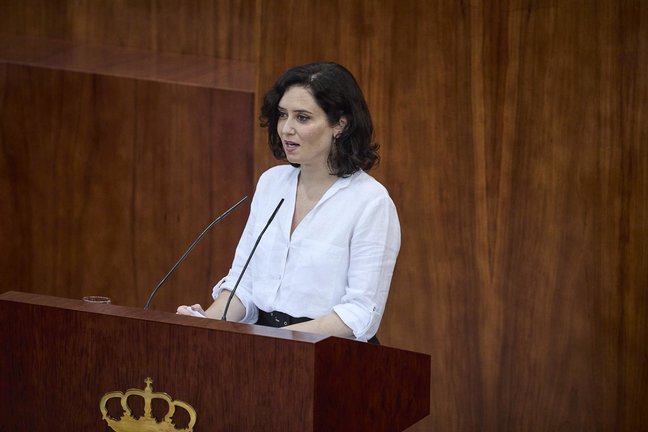 La presidenta en funciones de la Comunidad de Madrid, Isabel Díaz Ayuso, interviene en la segunda sesión del pleno de su investidura en la Asamblea de Madrid, a 18 de junio de 2021, en Madrid (España).