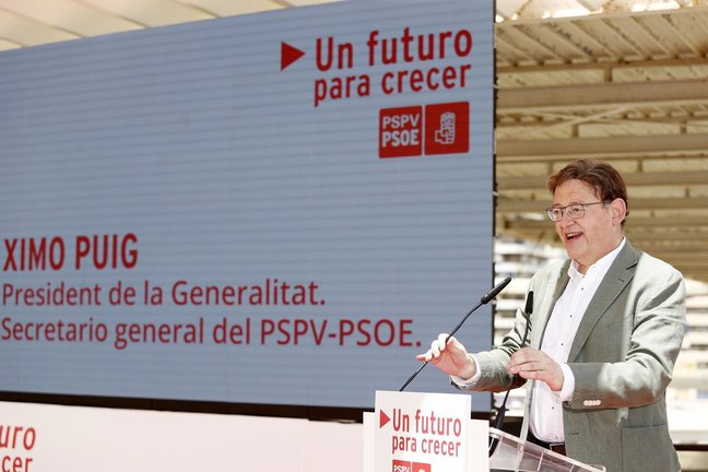 El 'president' de la Generalitat, Ximo Puig, participa en el acto 'Un futuro para crecer', organizado por el PSPV en Alicante