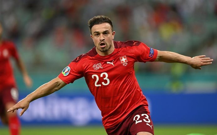 Xherdan Shaqiri, de Suiza, celebra tras marcar el gol del 3-1 durante el partido de fútbol de la ronda preliminar del grupo A de la Eurocopa 2020 entre Suiza y Turquía en Bakú, Azerbaiyán, el 20 de junio de 2021. (Azerbaiyán, Suiza, Turquía) EFE/EPA/Ozan Kose