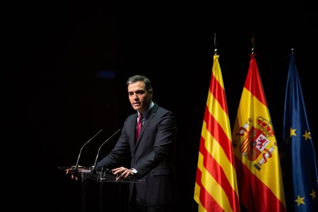 El presidente del Gobierno, Pedro Sánchez, anuncia en una conferencia en el Liceu que indultará a los condenados por el 1-O.