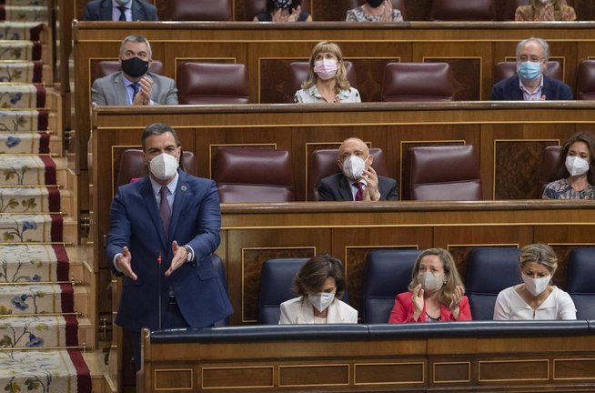 Archivo - El presidente del Gobierno, Pedro Sánchez, interviene en una sesión de control al Gobierno en el Congreso de los Diputados