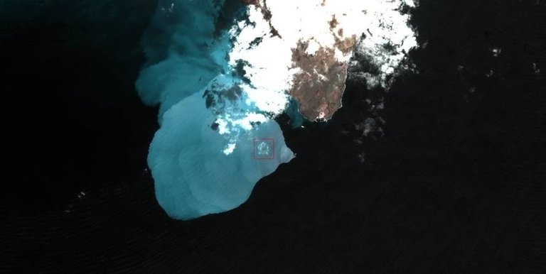 Archivo - La evolución de la mancha volcánica provocada por la erupción submarina en la isla de El Hierro durante el pasado año 2018