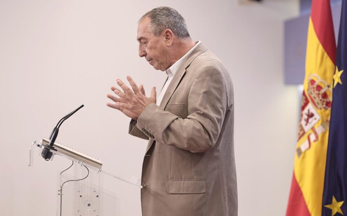 El diputado de Compromís, Joan Baldoví, interviene en una rueda de prensa anterior a una Junta de Portavoces.