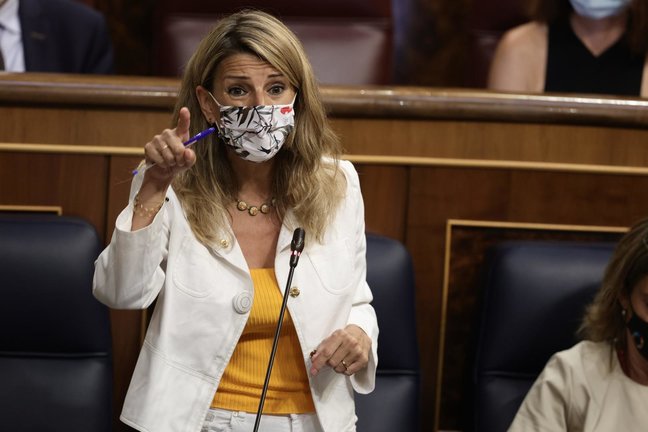 La vicepresidenta tercera del Gobierno y ministra de Trabajo y Economía Social, Yolanda Díaz, en una sesión de control al Gobierno, a 16 de junio de 2021, en el Congreso de los Diputados, Madrid, (España). 