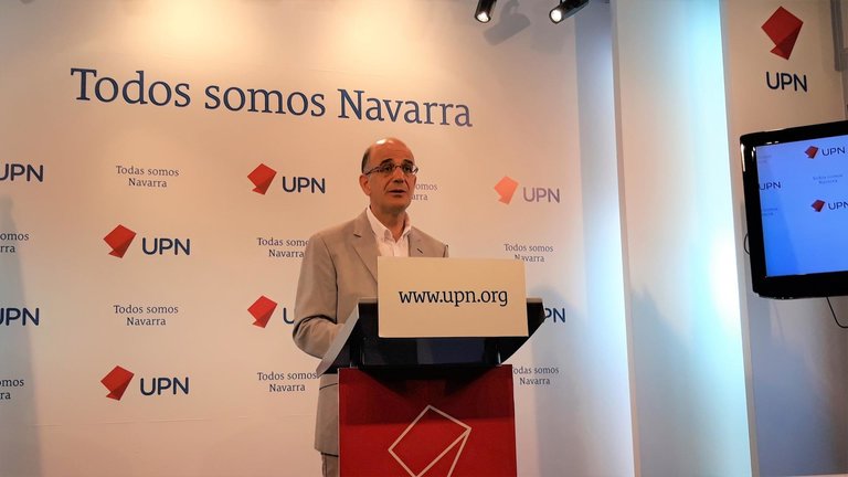 Archivo - El senador de UPN, Alberto Catalán.