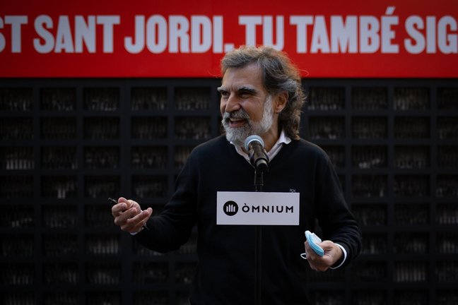 Archivo - El presidente de Òmnium, Jordi Cuixart interviene durante la acción que la asociación organiza a favor de la amnistía, a 23 de abril de 2021, en Barcelona, Catalunya (España). Ómnium organiza este acto a favor de la amnistía para los presos del 