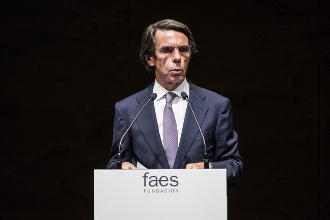 El expresidente del Gobierno y presidente de la Fundación FAES, José María Aznar, interviene en la entrega del X Premio FAES de la Libertad al líder opositor venezolano Juan Guaidó. En el Auditorio de CaixaForum, a 27 de mayo de 2021, en Madrid (España). 