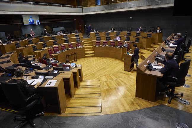 Archivo - Hemiciclo del Parlamento de Navarra durante una sesión plenaria, en Pamplona, Navarra (España) a 4 de junio de 2020.