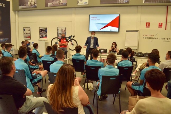 El proyecto de Igor González de Galdeano 'Machining meets Cycling' visita a su promotor en Madrid.