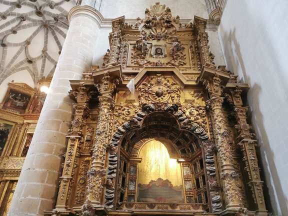 Retablo de Nuestra Señora de las Angustias DE la iglesia de San Martín de Mota del Marqués (Valladolid).