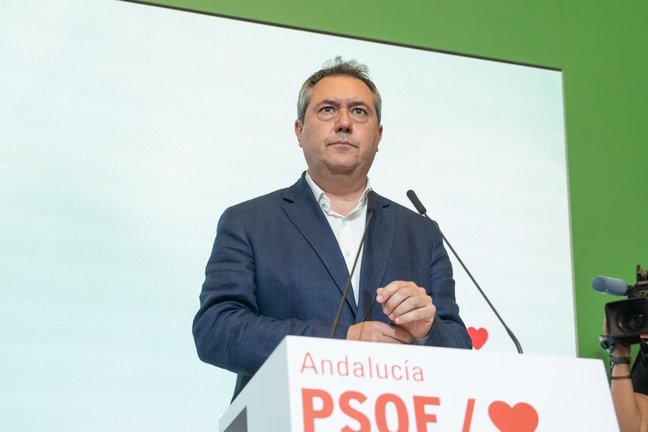 El candidato del PSOE-A a la presidencia de la Junta, Juan Espadas, en la rueda de prensa con la secretaria general, Susana Díaz  a 28 de junio 2021 en Sevilla (Andalucía)
