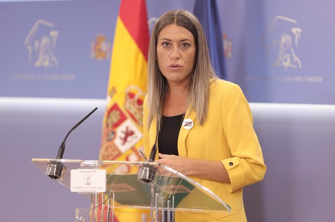 La portavoz de Junts per Catalunya, Miriam Nogueras, interviene en una rueda de prensa en el Congreso