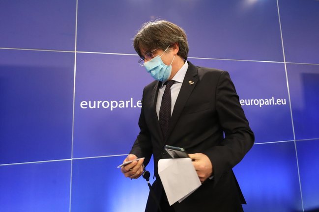 El expresidente de la Generalitat Carles Puigdemont tras una rueda de prensa el día en el que el Parlamento Europeo a favor de suspender la inmunidad de los tres, en Bruselas (Bélgica), a 9 de marzo de 2021.