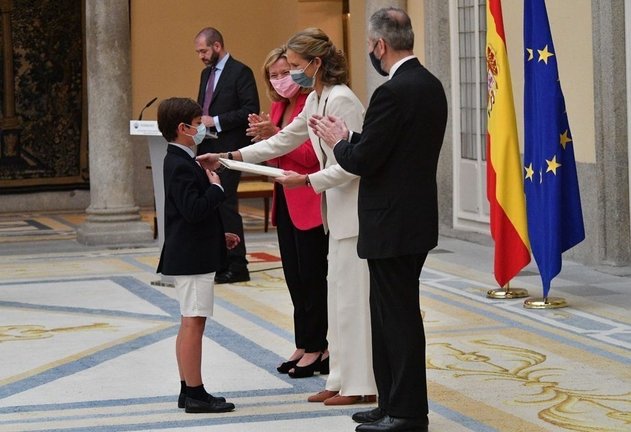 La Infanta Doña Elena ha entregado los premios del XXX Concurso de Pintura Infantil y Juvenil de Patrimonio Nacional para Centros Escolares 2020-21.