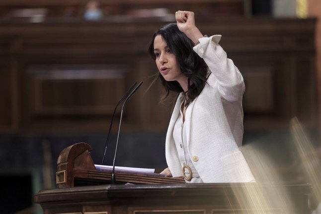 La presidenta de Ciudadanos, Inés Arrimadas, en la tribuna del Congreso de los Diputados.