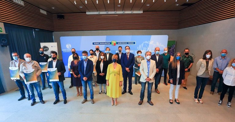 Ceremonia de adhesión de la Reserva de Biosfera de Urdaibai a la Carta Europea de Turismo Sostenible.