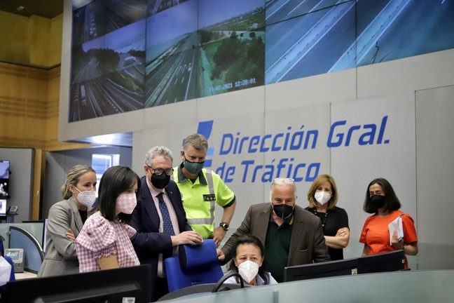 La delegada del Gobierno en Madrid, Mercedes González visita la sede de la Dirección General de Tráfico (DGT), donde ha mantenido una reunión de trabajo con su director general, Pere Navarro.