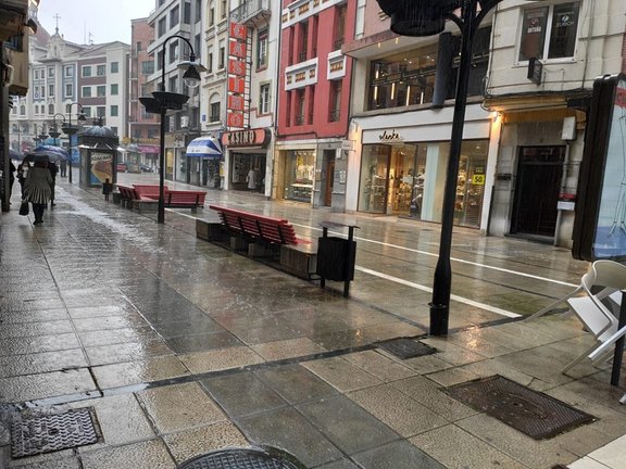 Calles de Oviedo bajo la lluvia