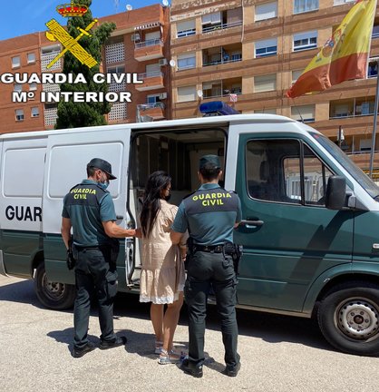La Guardia Civil detiene a seis mujeres que formaban una organización criminal dedicada a robar y estafar a personas mayores en mercados ambulantes de la Ribera