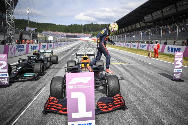 Dutch Formula One driver Max Verstappen of Red Bull Racing reacts after winning the Formula One Grand Prix of Austria at the Red Bull Ring in Spielberg, Austria, 04 July 2021. (Fórmula Uno) EFE/EPA/Christian Bruna / POOL