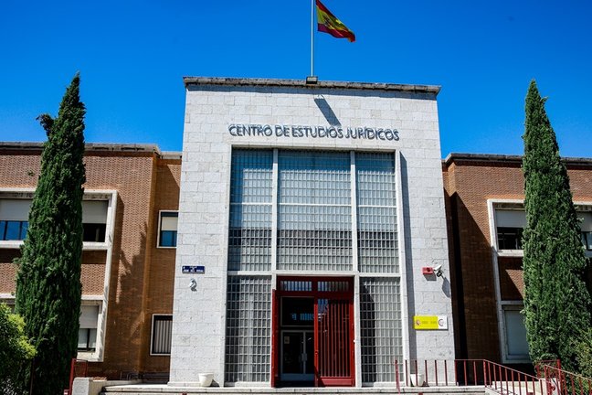 Archivo - Imagen de la fachada del edificio del Centro de Estudios Jurídicos en Madrid adscrito al Ministerio de Justicia.