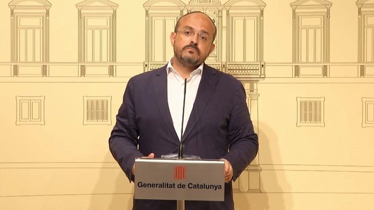 El presidente del PP catalán, Alejandro Fernández, en rueda de prensa tras reunirse con el presidente del Govern, Pere Aragonès.