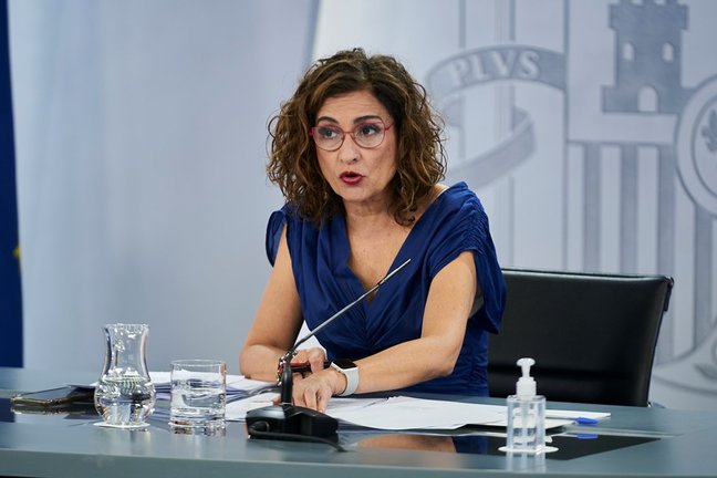La ministra de Hacienda y portavoz del Gobierno, María Jesús Montero, interviene en una rueda de prensa posterior al Consejo de Ministros, a 6 de julio de 2021, en la Moncloa, Madrid, (España)