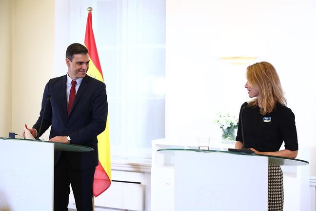 El presidente del Gobierno, Pedro Sánchez, y la primera ministra de Estonia, Kaja Kallas