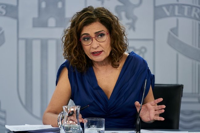 La ministra de Hacienda y portavoz del Gobierno, María Jesús Montero, interviene en una rueda de prensa posterior al Consejo de Ministros, a 6 de julio de 2021, en la Moncloa, Madrid, (España). 
