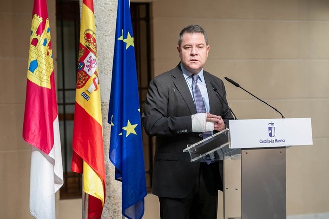 El presidente regional, Emiliano García-Page, presenta la nueva flota de ambulancias del Servicio de Salud de Castilla-La Mancha (SESCAM) del Grupo de Empresas ´San Román´.