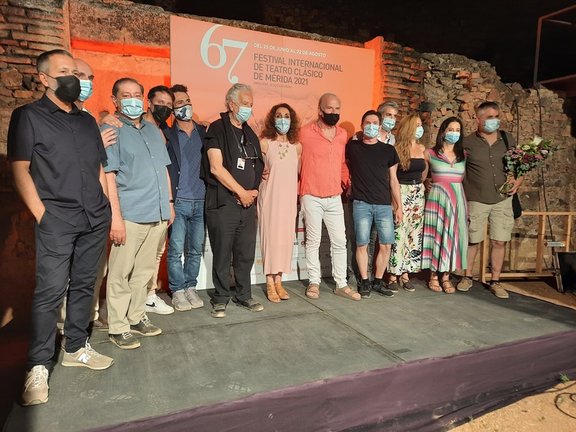 El elenco de 'Antonio y Cleopatra' tras su estreno en el 67º Festival de Mérida
