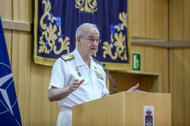 El jefe de Estado Mayor de la Defensa (JEMAD), el almirante Teodoro López Calderón, interviene durante la sesión informativa '1981- 2021: 40 años de compromiso y participación activa en la OTAN', en la Base de Retamares, a 2 de julio de 2021.