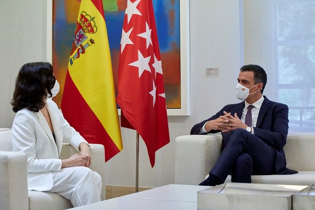 El presidente del Gobierno, Pedro Sánchez, durante una reunión con la presidenta de la Comunidad de Madrid, Isabel Díaz Ayuso, a 9 de julio de 2021, en el Palacio de la Moncloa