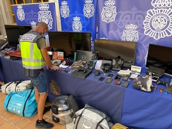 Efectos intervenidos por agentes de la Policía NAcional en Málaga a jóvenes adicionados al parkour que robaban en viviendas habitadas
