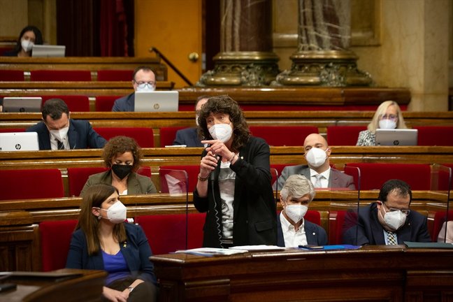 Archivo - La consellera de Acción Climática, Alimentación y Agenda Rural de la Generalitat, Teresa Jordà, en el Parlament, en una imagen de archivo