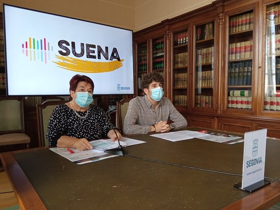 La alcaldesa de Segovia, Clara Luquero, y el concejal de Cultura, Alberto Espinar