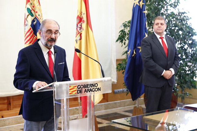 El presidente del Gobierno de Aragón, Javier Lambán, con el presidente de Correos, Juan Manuel Serrano.