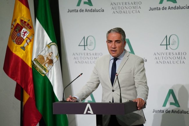 El consejero de la Presidencia, Administración Pública e Interior de la Junta de Andalucía, Elías Bendodo, en rueda de prensa.