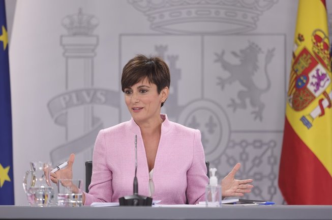 La ministra Portavoz y ministra de Política Territorial, Isabel Rodríguez, comparece en la rueda de prensa posterior al primer Consejo de Ministros tras la remodelación del Gobierno, a 13 de julio de 2021, en Madrid (España)