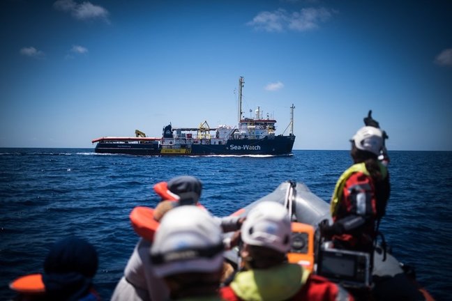 Archivo - Rescate de migrantes por parte del barco de la ONG Sea Watch.