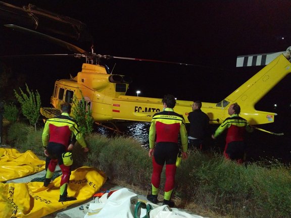 El helicóptero ha sido recuperado por el Cuerpo de Bomberos de Zaragoza