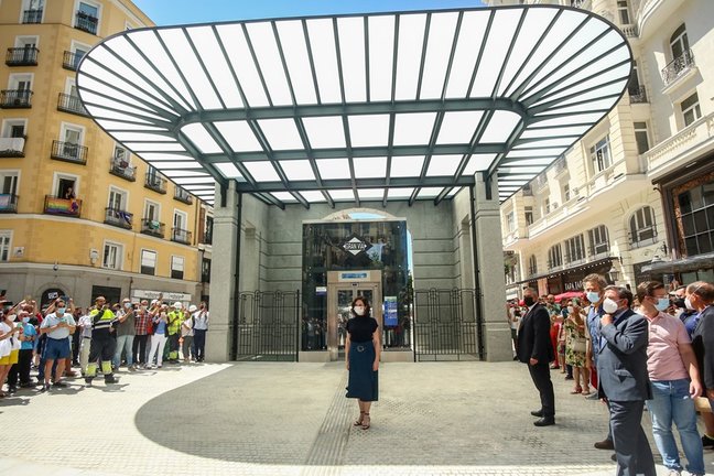 La presidenta de la Comunidad de Madrid, Isabel Díaz Ayuso, durante la inauguración de la estación de Metro de Gran Vía, a 15 de julio de 2021.