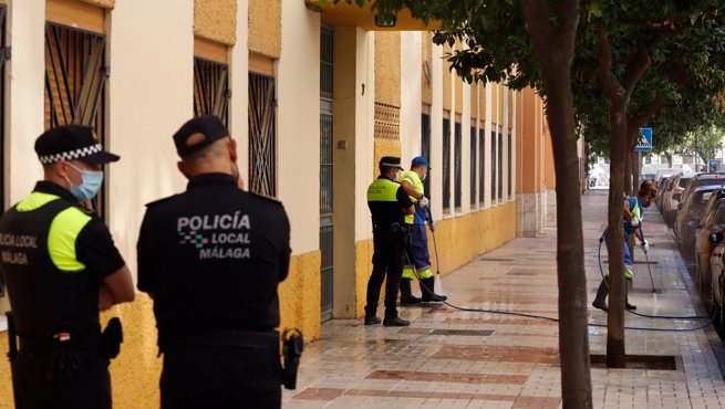 Una mujer de 46 años ha sido asesinada en plena calle en Málaga por arma de fuego, presuntamente por su pareja sentimental, que después se ha disparado a sí mismo, a 15 de julio del 2021 en Málaga (Andalucía) - Álex Zea - Europa Press