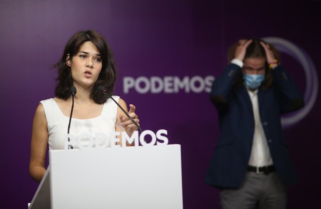 La exportavoz de Podemos en la Asamblea de Madrid Isa Serra interviene en una rueda de prensa junto a su homologo Pablo Fernández, a 5 de julio de 2021, en Madrid, (España).