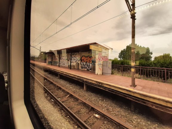 Vista de una estación del tren de Feve Santander-Torrelavega. / S. DÍAZ