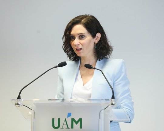 La presidenta de la Comunidad de Madrid, Isabel Díaz Ayuso, interviene en la toma de posesión de la nueva rectora de la Universidad Autónoma de Madrid, Amaya Mendikoetxea.