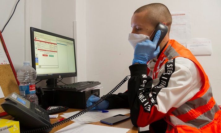 Archivo - Cruz Roja crea la iniciativa 'Cruz Roja Te Escucha' +hacerle frente a la fátiga Pandémica